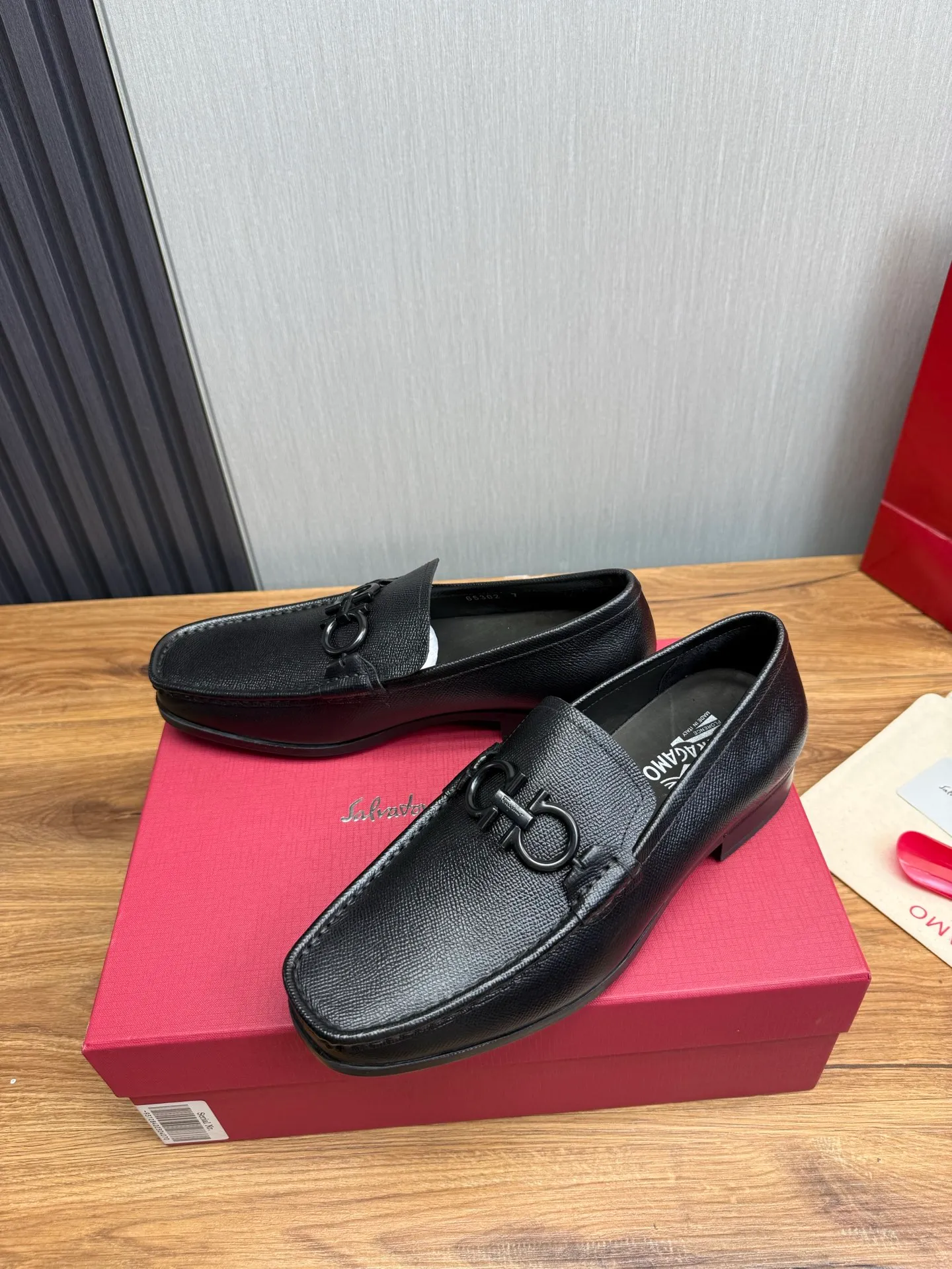 Men's shoes 💰760💰 Ferragamo. [Ferragamo] Men's Loaf leather shoes, the latest hot style, 1:1 original purchase quality, top quality, imported open-edge beaded cowhide leather on the upper, hand-made three-dimensional stitching highlights the round toe design, the inner feet are made of imported cowhide, with original wear-resistant rubber outsole, matching code 39-44, (38, 45 custom-made, non-refundable)